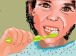 un copil care se spala pe dinti